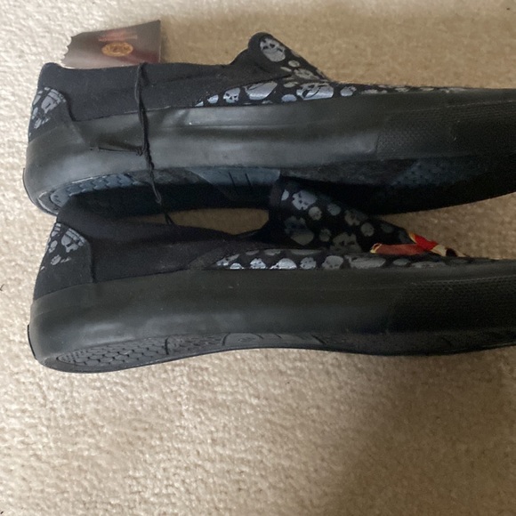 NWT Pirates of the Caribbean Black/Gray Slip on Sneakers - Picture 5 of 7